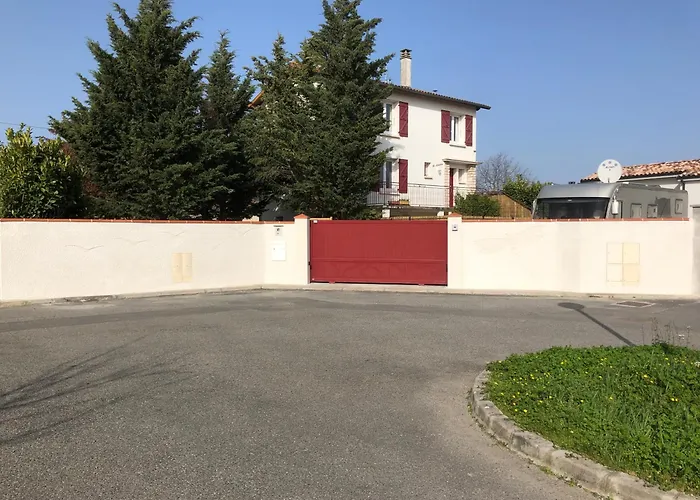 Villa La Libellule 5 Chambres 2 Sdb 2 Wc Grand Jardin Et Parking Prive